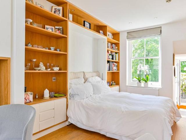 Flat for sale in Earl's Court, Isle Of Man