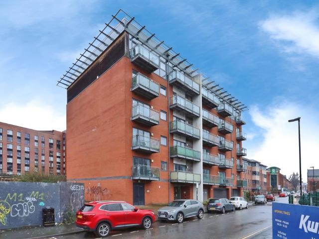 Flat for sale in Broomfield, Sheffield