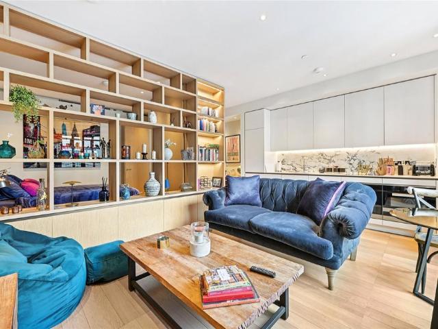 Flat for sale in Covent Garden, Greater London
