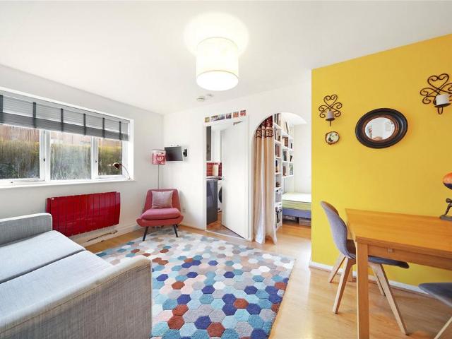 Flat for sale in Golders Green, Greater London