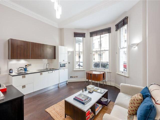Flat for sale in Brompton, Greater London