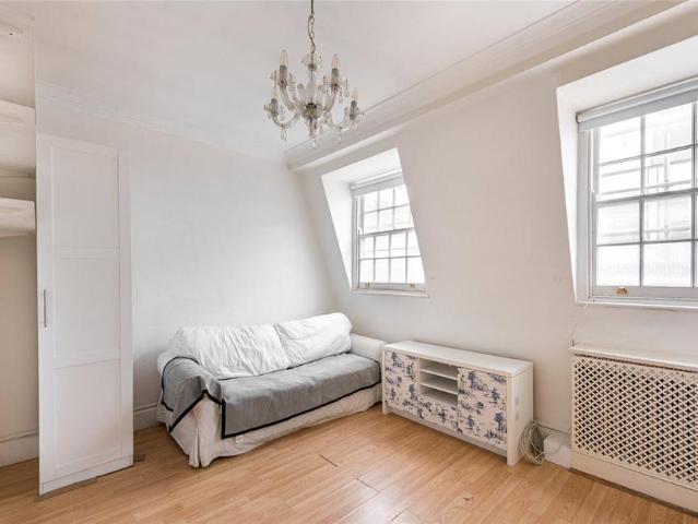 Flat for sale in St. James's, Cat Hill