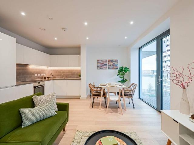 Flat for sale in Silvertown, Greater London