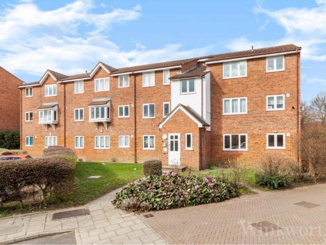 Flat for sale in London Borough of Lewisham, Greater London