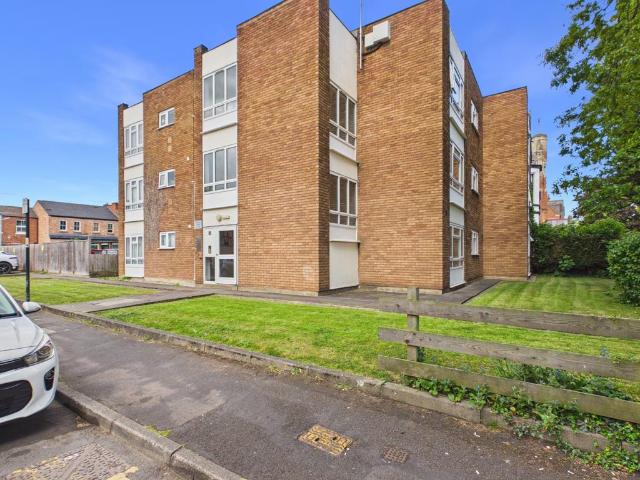 Flat for sale in Sydenham, Green Close