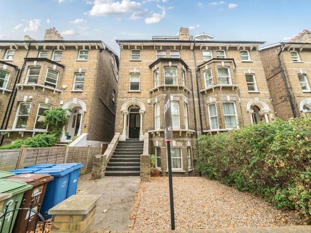 Flat for sale in East Dulwich, Greater London