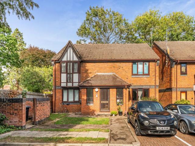 Flat for sale in North Watford, Watford