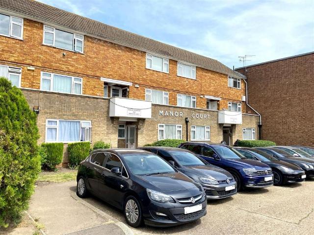Flat for sale in Potters Bar, Hertfordshire