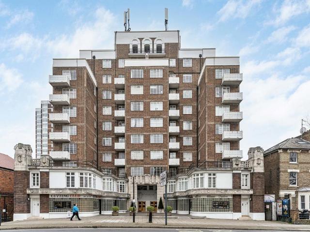 Flat for sale in Shepherd's Bush, Greater London