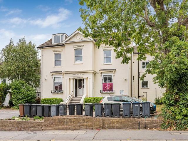 Flat for sale in London Borough of Croydon, South Norwood