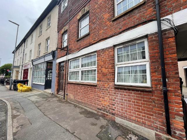 Flat for sale in Yeovil, Somerset