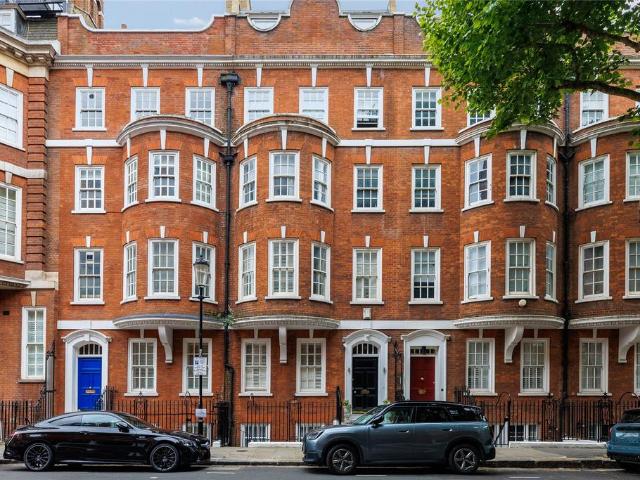 Flat for sale in Chelsea, Greater London
