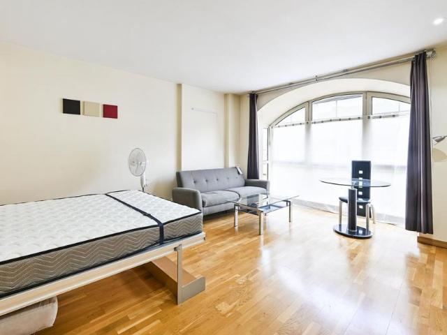 Flat for sale in Blackfriars, Lyons