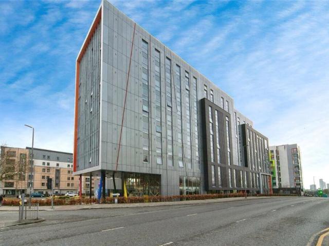 Flat for sale in Islington, Calderstones