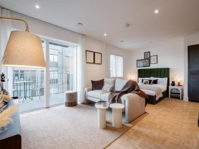 Flat for sale in London Borough of Wandsworth, Greater London