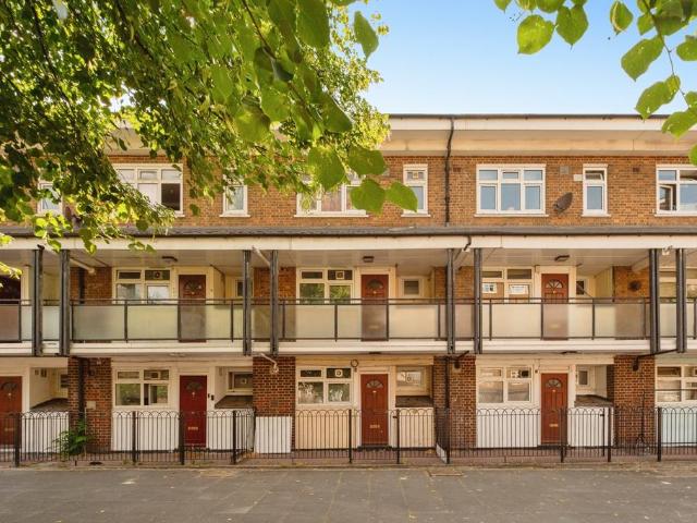 Flat for sale in Ratcliffe, Shadwell