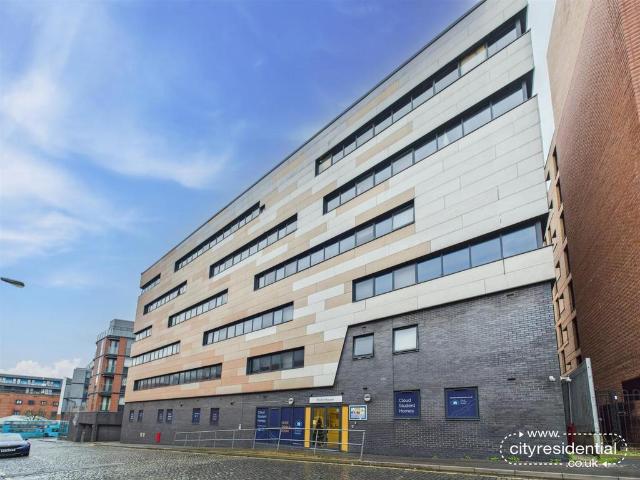 Flat for sale in Islington, Calderstones