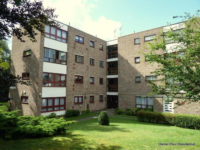 Flat for sale in London Borough of Ealing, Perivale
