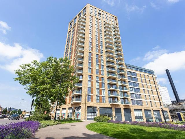 Flat for sale in Glyndon, Greater London