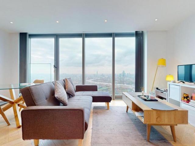 Flat for sale in Canary Wharf, Greater London