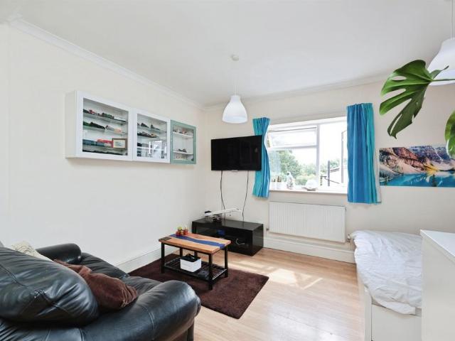 Flat for sale in North Watford