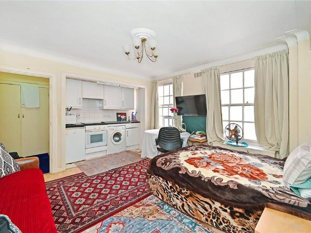 Flat for sale in Paddington, Greater London