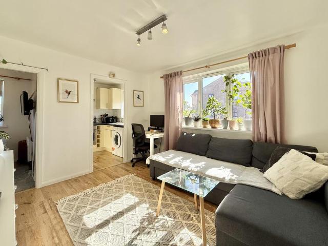 Flat for sale in London Borough of Lewisham, Greater London