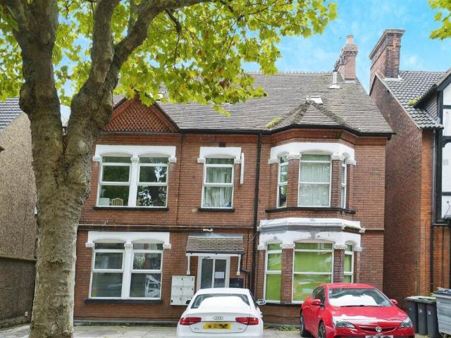Flat for sale in Bury Park, Luton