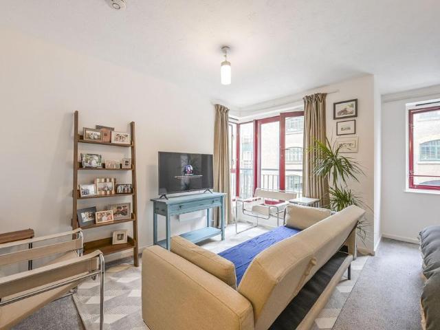 Flat for sale in St. George in the East, Shadwell