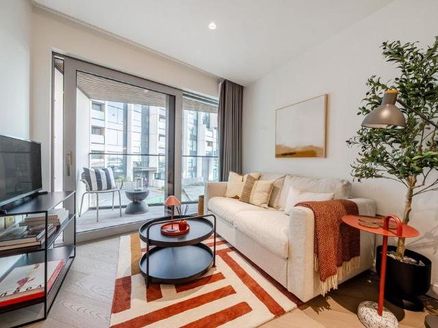 Flat for sale in Greenwich Peninsula, Greater London