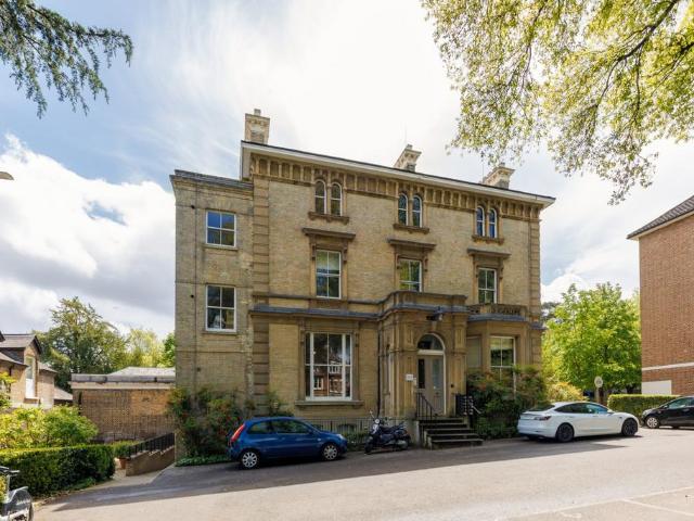 Flat for sale in Southfields, Greater London