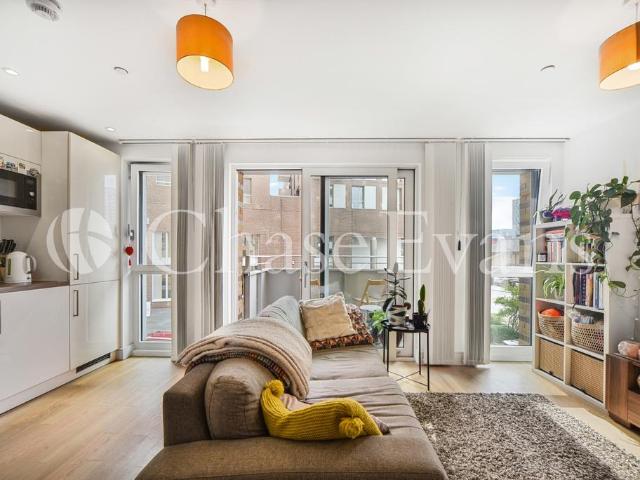 Flat for sale in Bromley-by-Bow, Poplar Grove