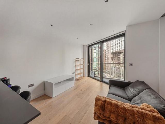 Flat for sale in Nine Elms, Greater London