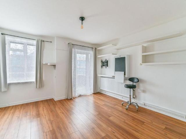 Flat for sale in Dulwich, Greater London