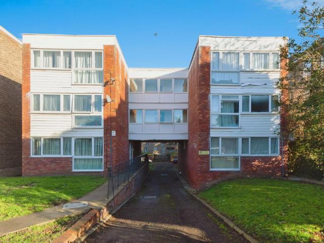 Flat for sale in London Borough of Croydon, South Norwood