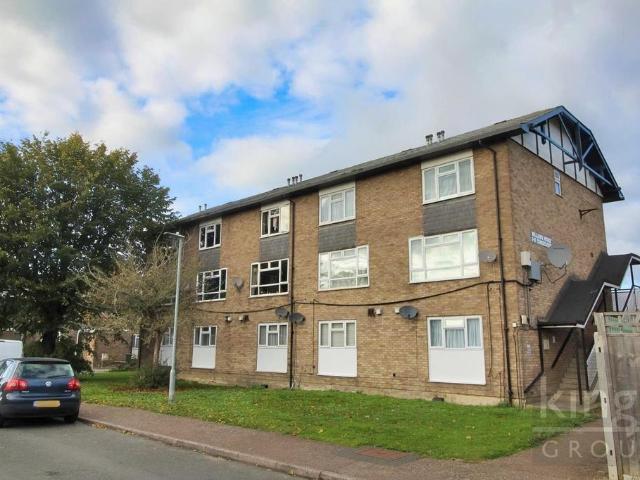 Flat for sale in Broxbourne, Hertfordshire