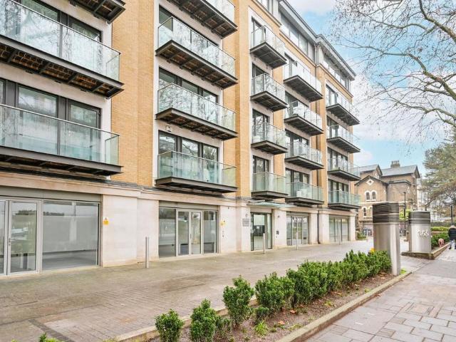 Flat for sale in London Borough of Hounslow, Greater London