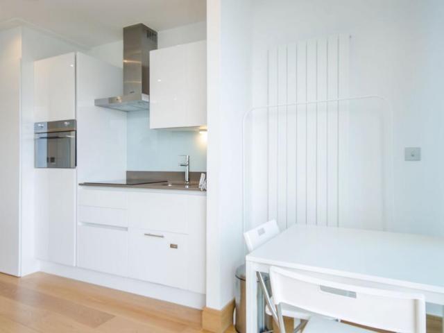 Flat for sale in Isle Of Dogs, Greater London
