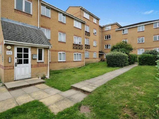 Flat for sale in Aldershot, Hampshire