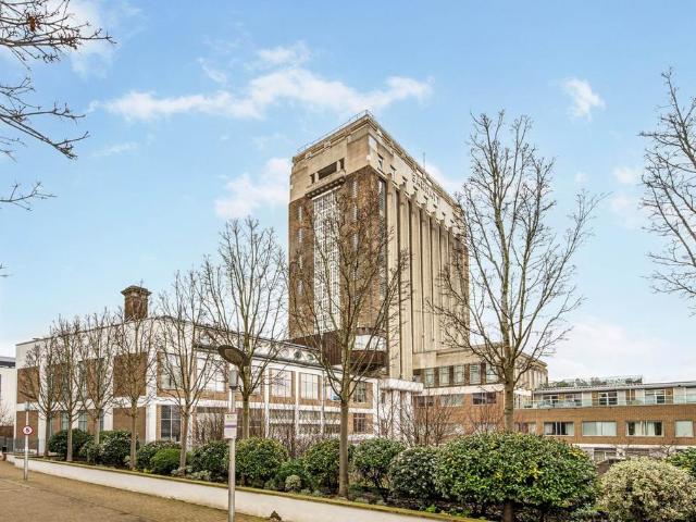 Flat for sale in London Borough of Hounslow, Isle Of Man