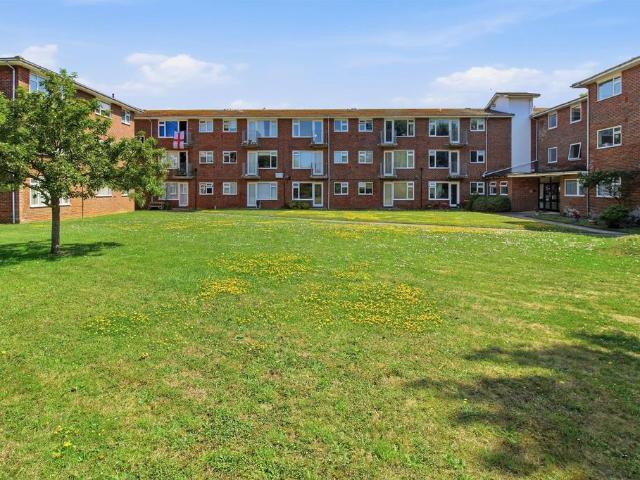 Flat for sale in Seaford, Iford