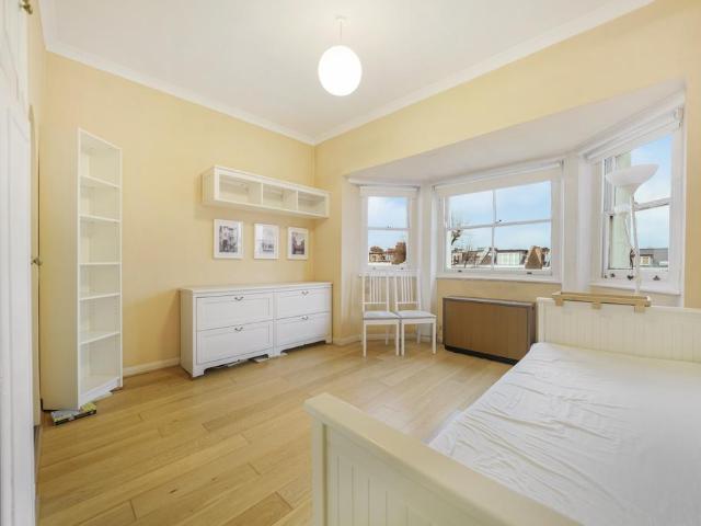 Flat for sale in Notting Hill, Greater London