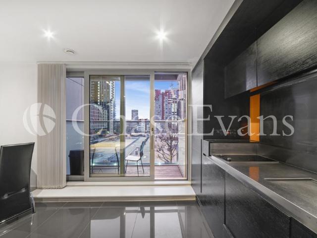 Flat for sale in Isle Of Dogs, Greater London