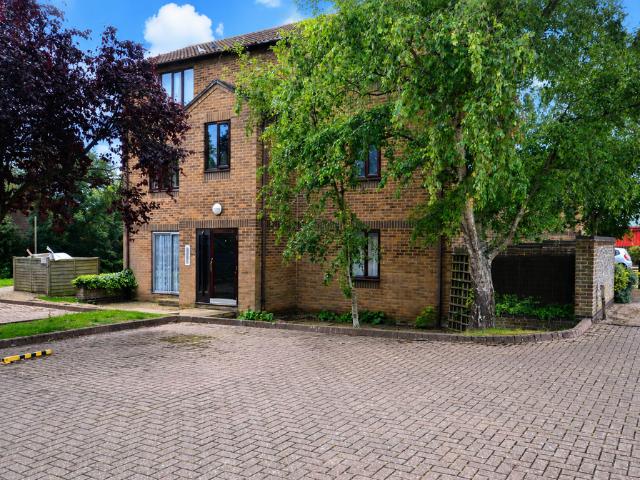 Flat for sale in Barnham and Eastergate, Clapham