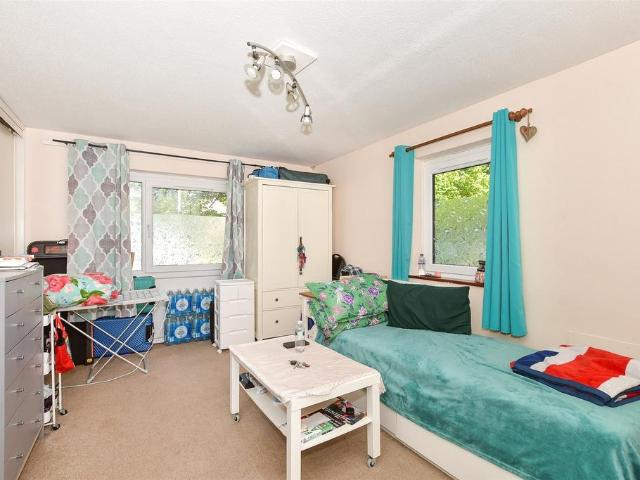 Flat for sale in Horsham, West Sussex