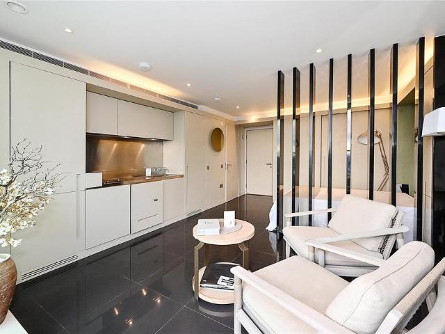 Flat for sale in Isle Of Dogs, Greater London