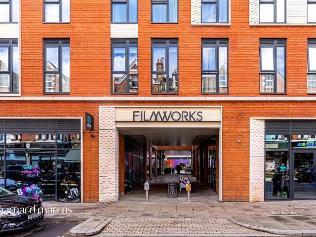 Flat for sale in London Borough of Ealing, Isle Of Man
