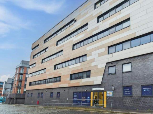 Flat for sale in Islington, Calderstones