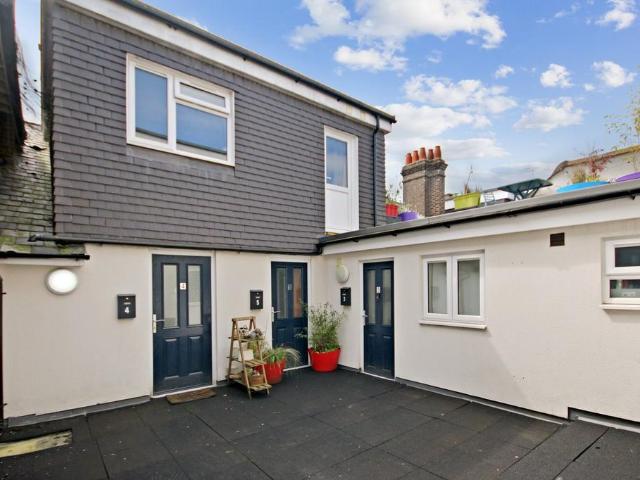 Flat for sale in Blackwell, Perryfields