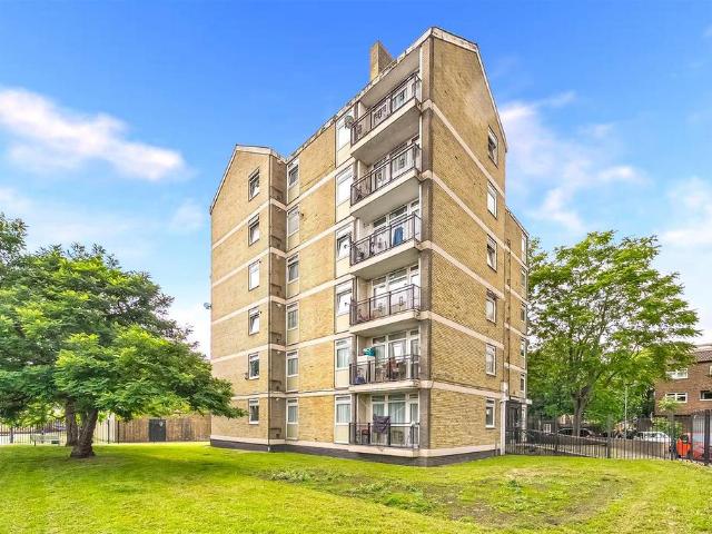 Flat for sale in Whitechapel, Greater London